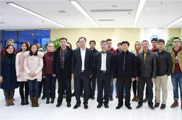 清华大学左剑恶教授携欧美留学生到PP王者电子集团互换进建